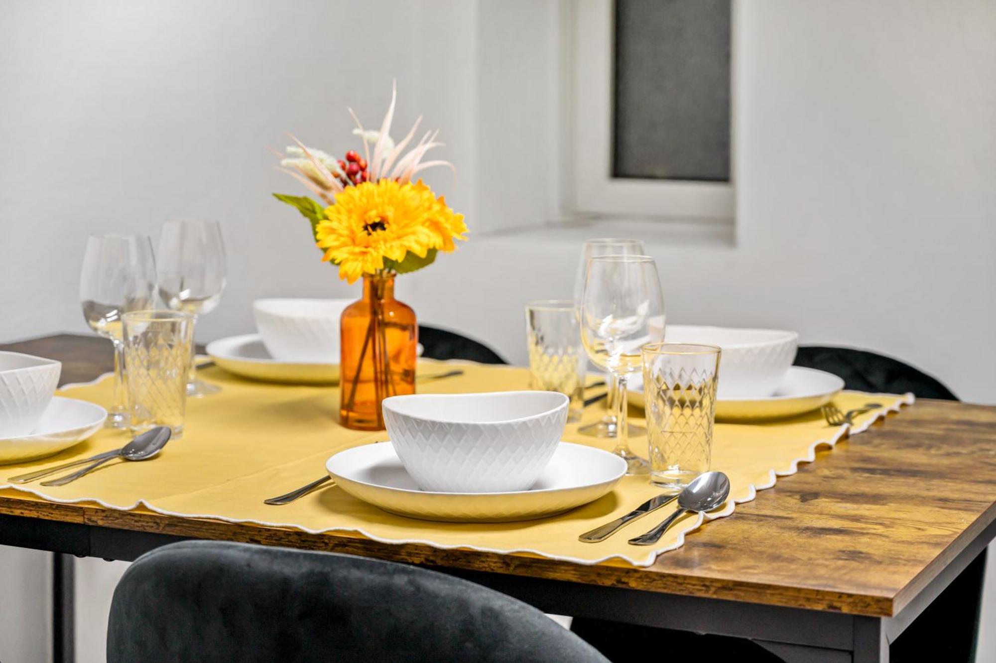 Apartment Cosy & Central, 500m From Main Station, Perfect For Work & *