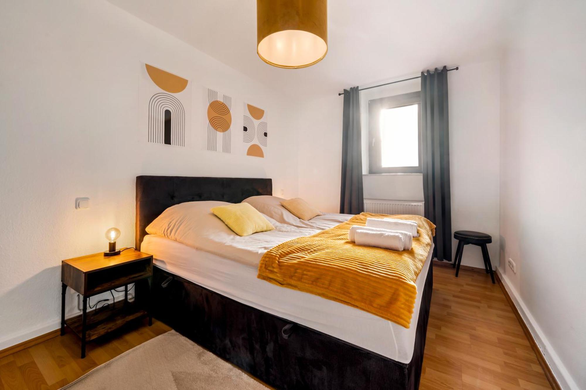 Cosy & Central, 500m From Main Station, Perfect For Work & *