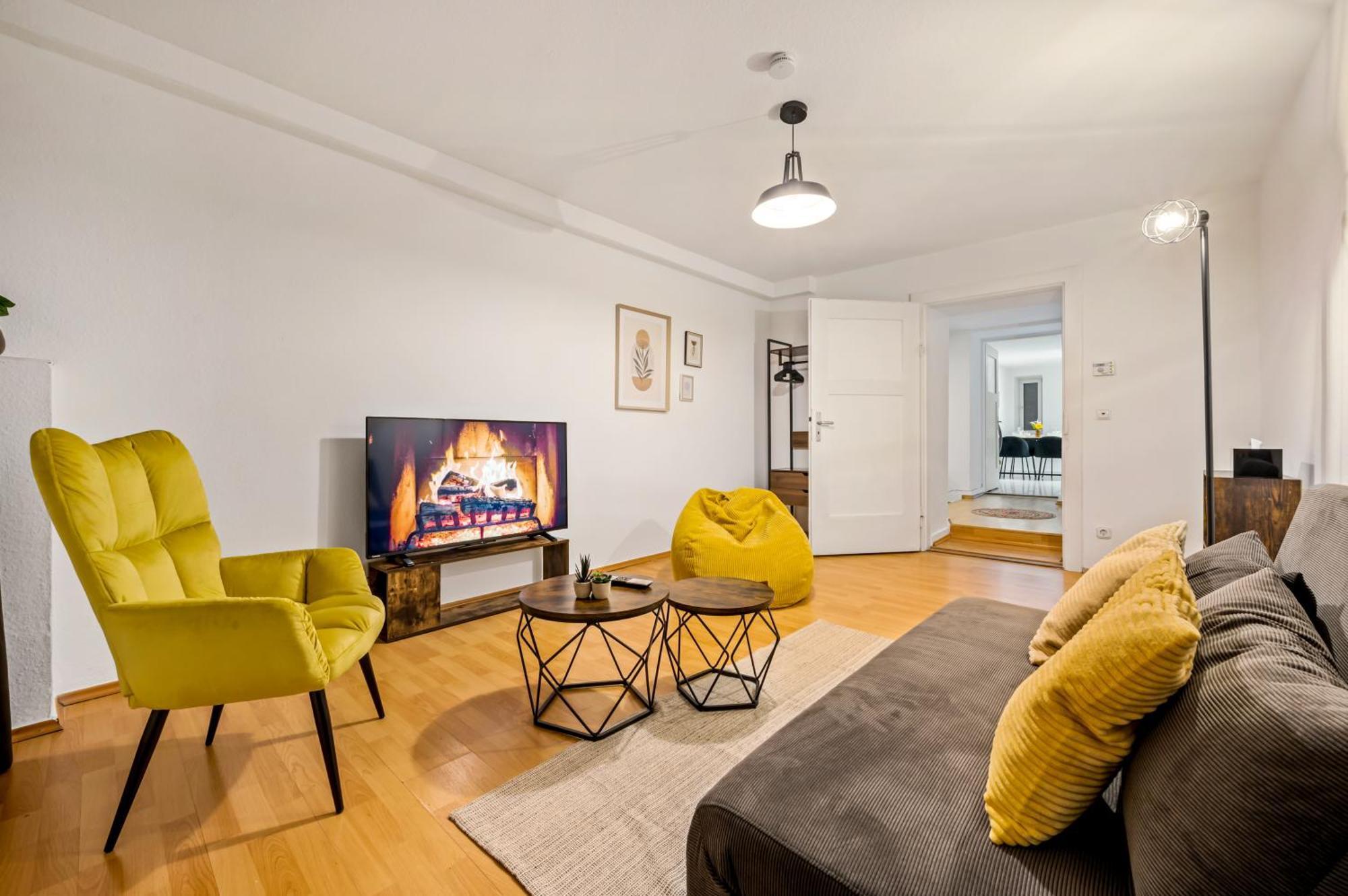 Cosy & Central, 500m From Main Station, Perfect For Work & Apartment *