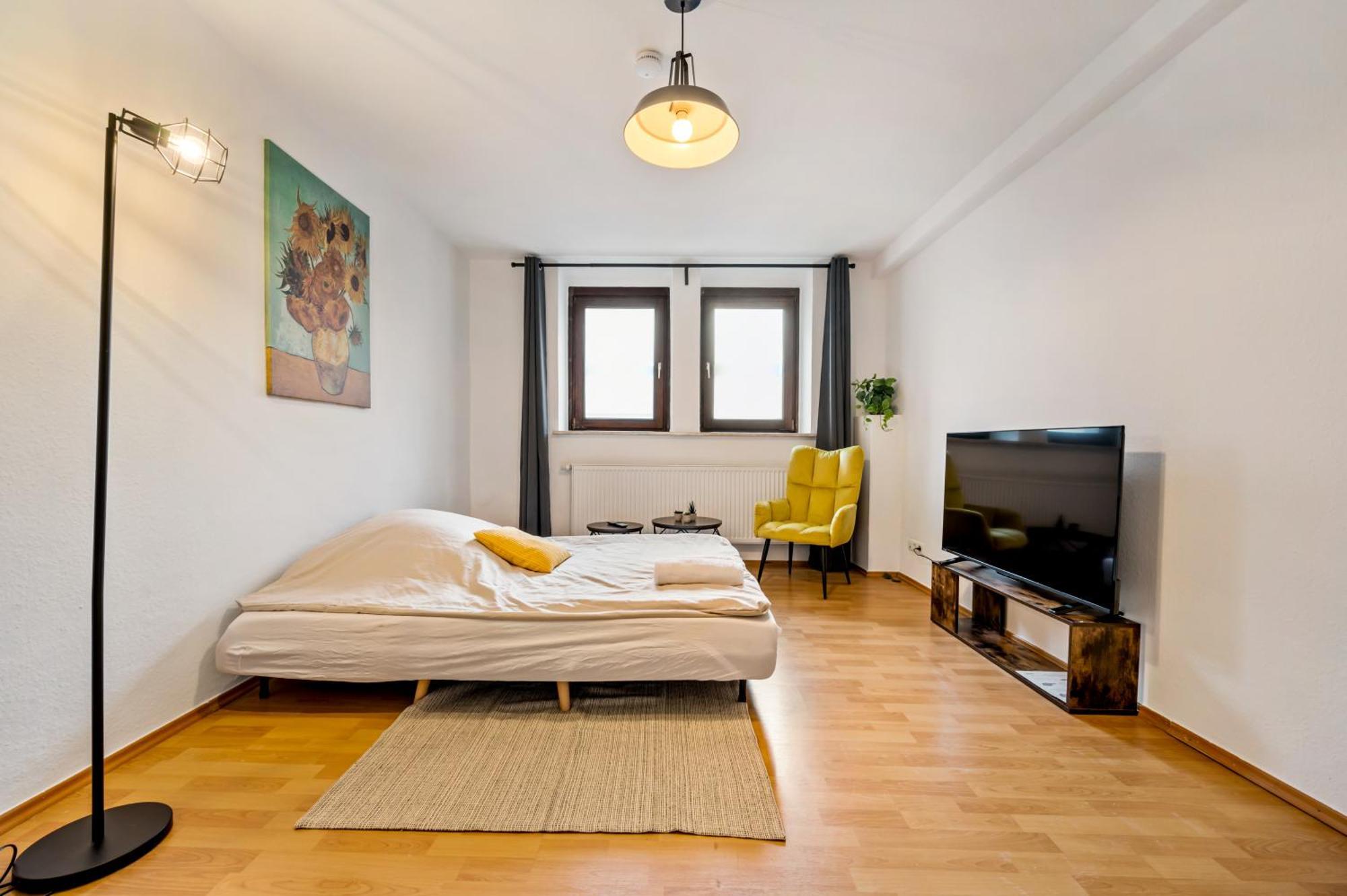 Cosy & Central, 500m From Main Station, Perfect For Work &