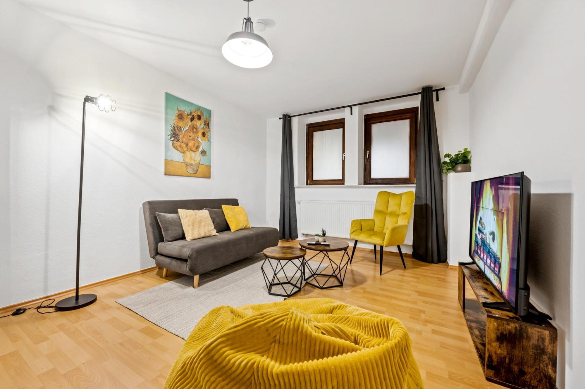 Cosy & Central, 500m From Main Station, Perfect For Work & Apartment